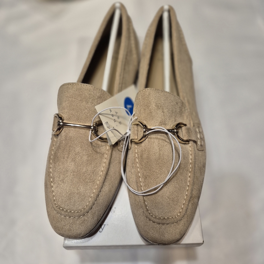 Elegant Tan Loafers for Women
